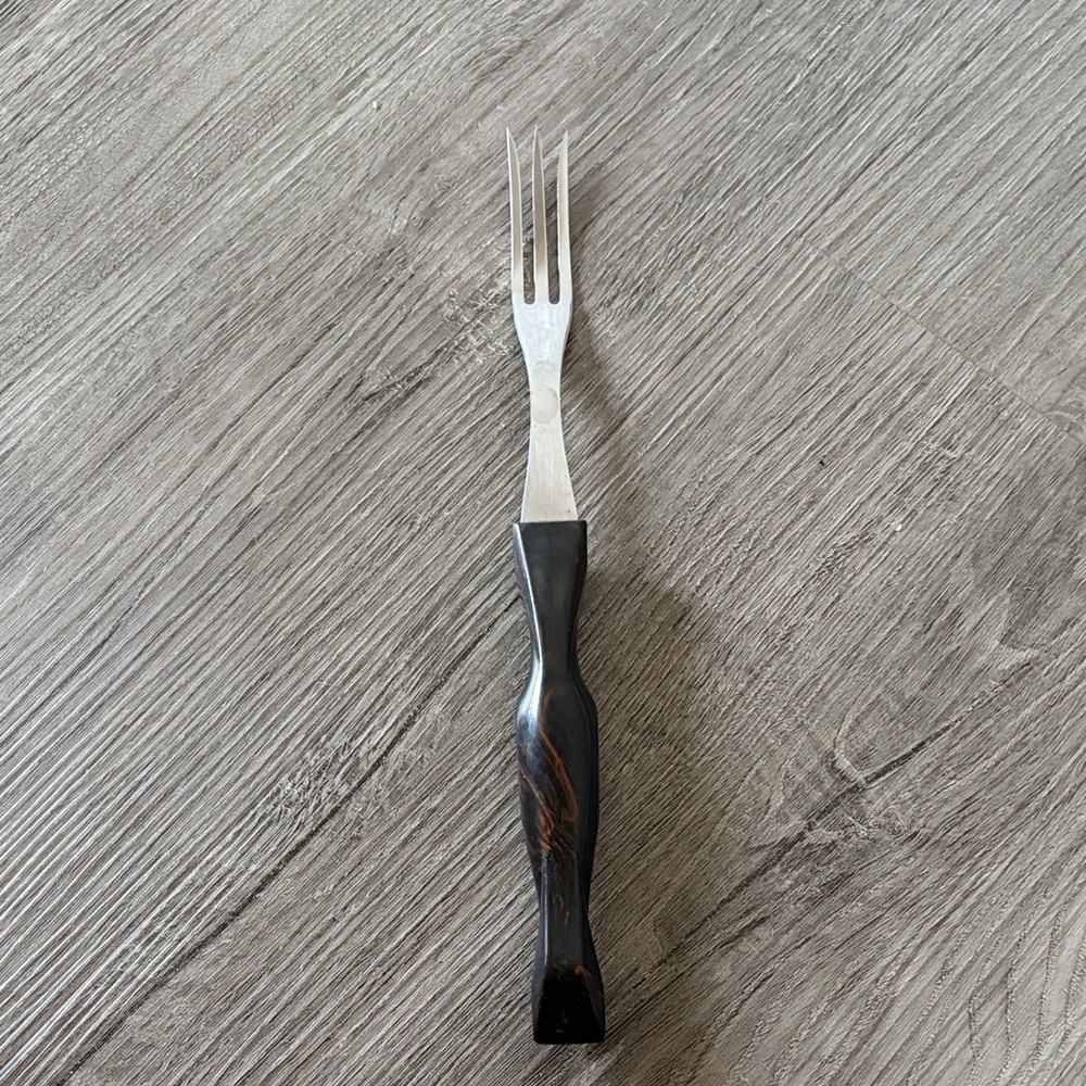 Cutco 1726 Sharp Turning Fork - Classic Black/Brown Marbled Handle